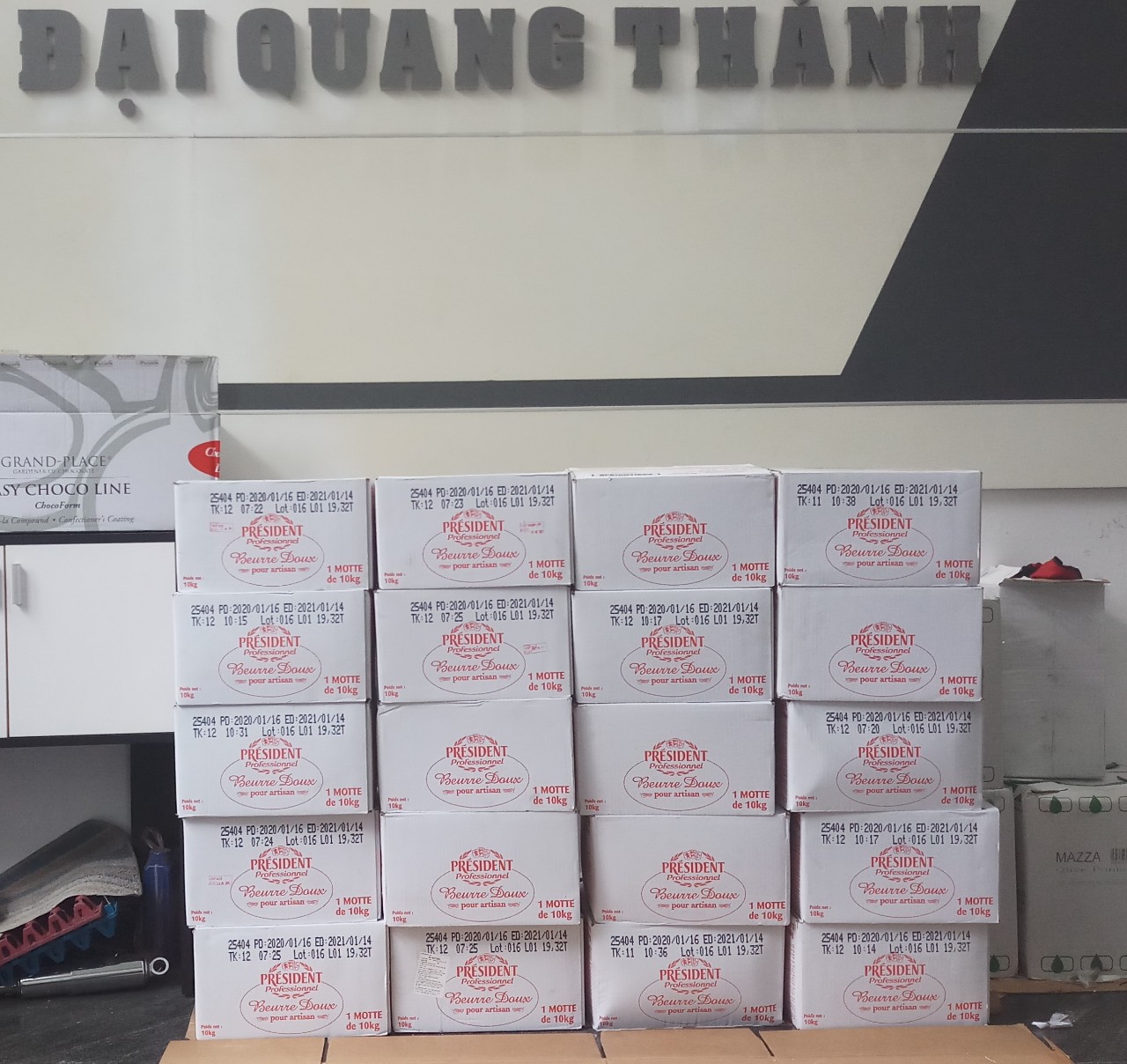 Bơ Lạt President khối 1kg  Cắt